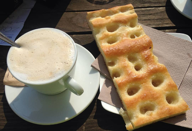 Focaccia cu cappuccino - Monterosso al Mare | Secret World Trip Planner