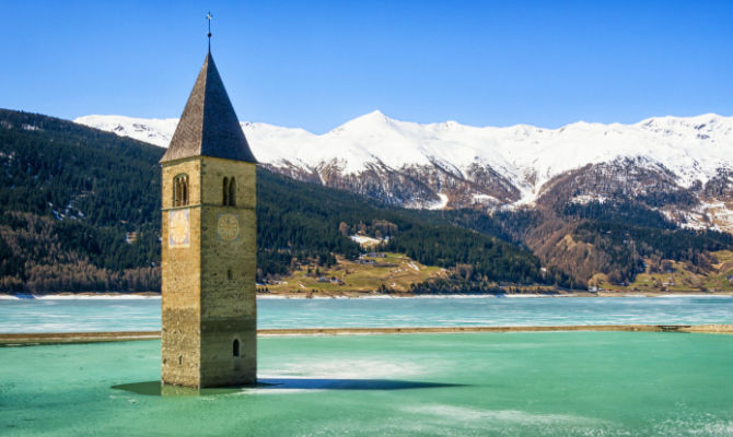 Glockenturm am Reschensee