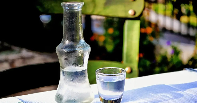 Ouzo, un simbol al culturii grecești - Athina | Secret World Trip Planner
