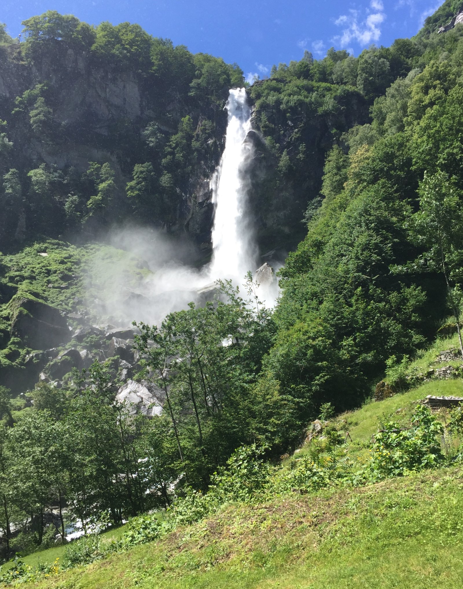 Szwajcaria / Wodospad Foroglio  - Cevio | Secret World Trip Planner