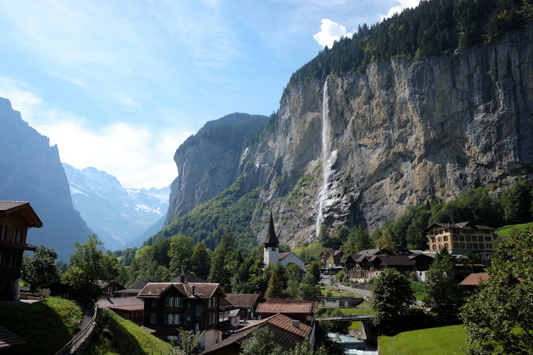 Valle di Lauterbrunnen: Cascate di Staubbach - Lauterbrunnen | Secret World Trip Planner