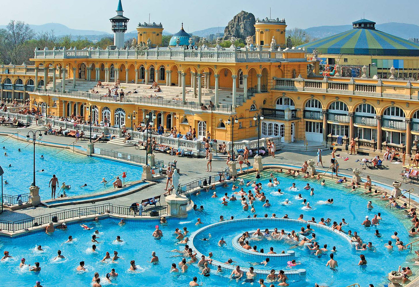 Budapest ni 'Mji wa Spas : Szechenyi Spa Bathi - Budapest | Secret World Trip Planner