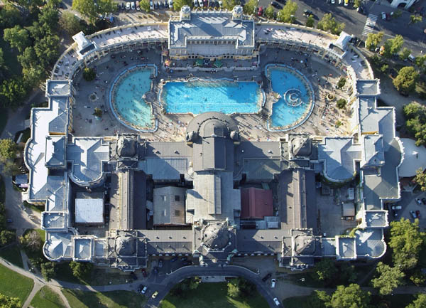 Budapest ni 'Mji wa Spas : Szechenyi Spa Bathi - Budapest | Secret World Trip Planner
