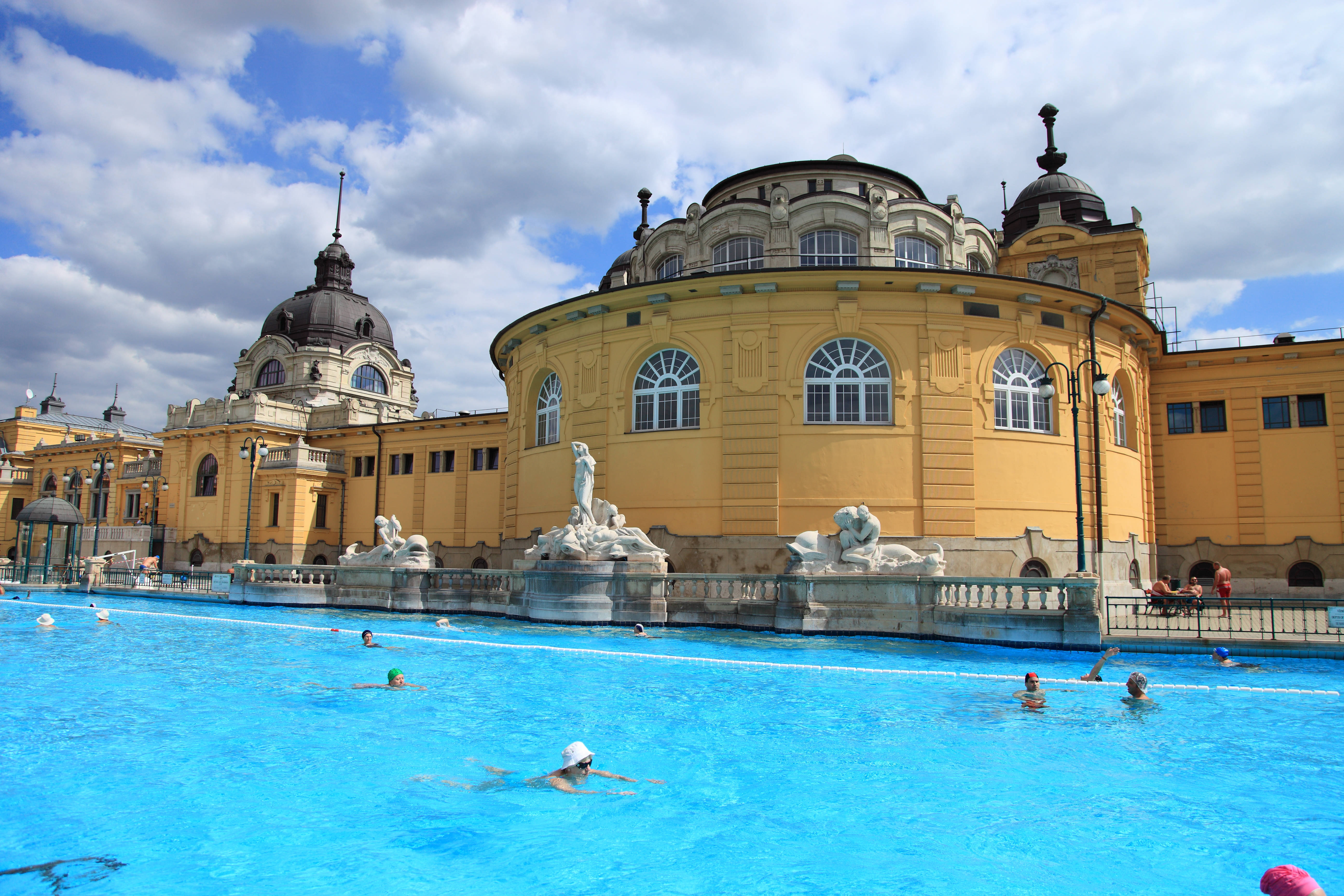 Budapest ni 'Mji wa Spas : Szechenyi Spa Bathi - Budapest | Secret World Trip Planner
