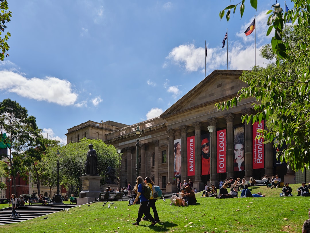 ລັດຫໍສະຫມຸດວິກໃນແມວເບີນ - Melbourne | Secret World Trip Planner