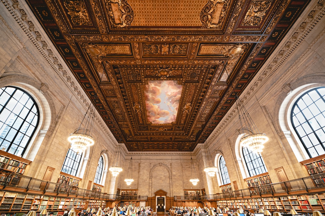 ન્યૂ યોર્ક પબ્લિક લાઇબ્રેરી (NYPL) - New York | Secret World Trip Planner