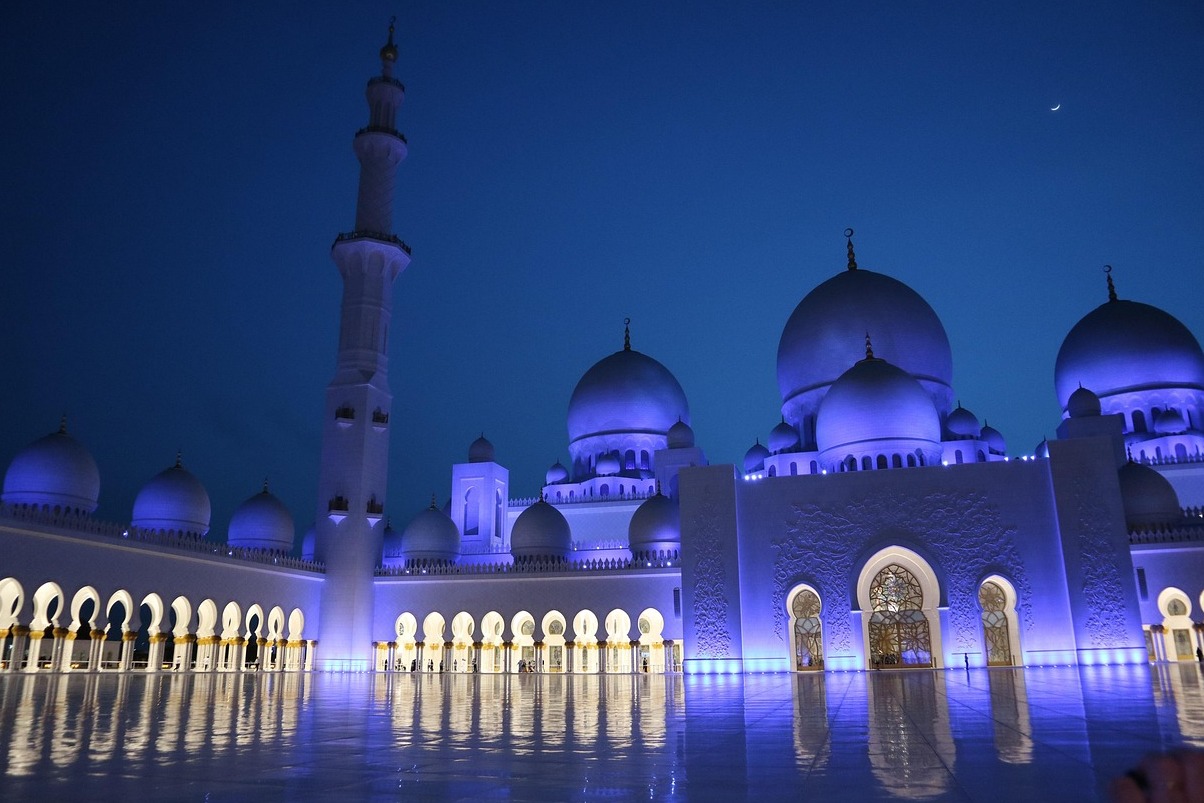 谢赫扎耶德大清真寺，世界上最大的清真寺 - Abu Dhabi | Secret World Trip Planner