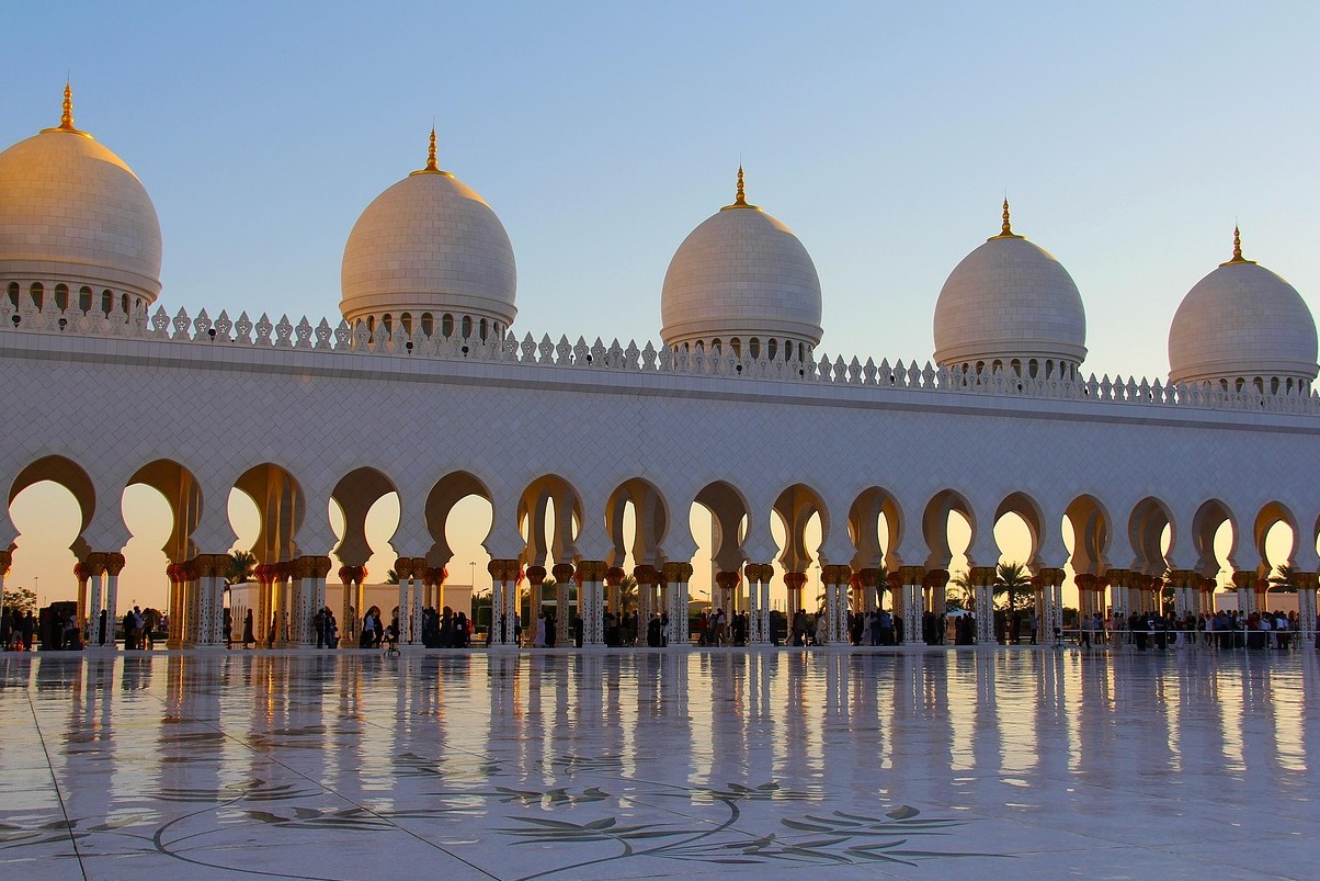 谢赫扎耶德大清真寺，世界上最大的清真寺 - Abu Dhabi | Secret World Trip Planner