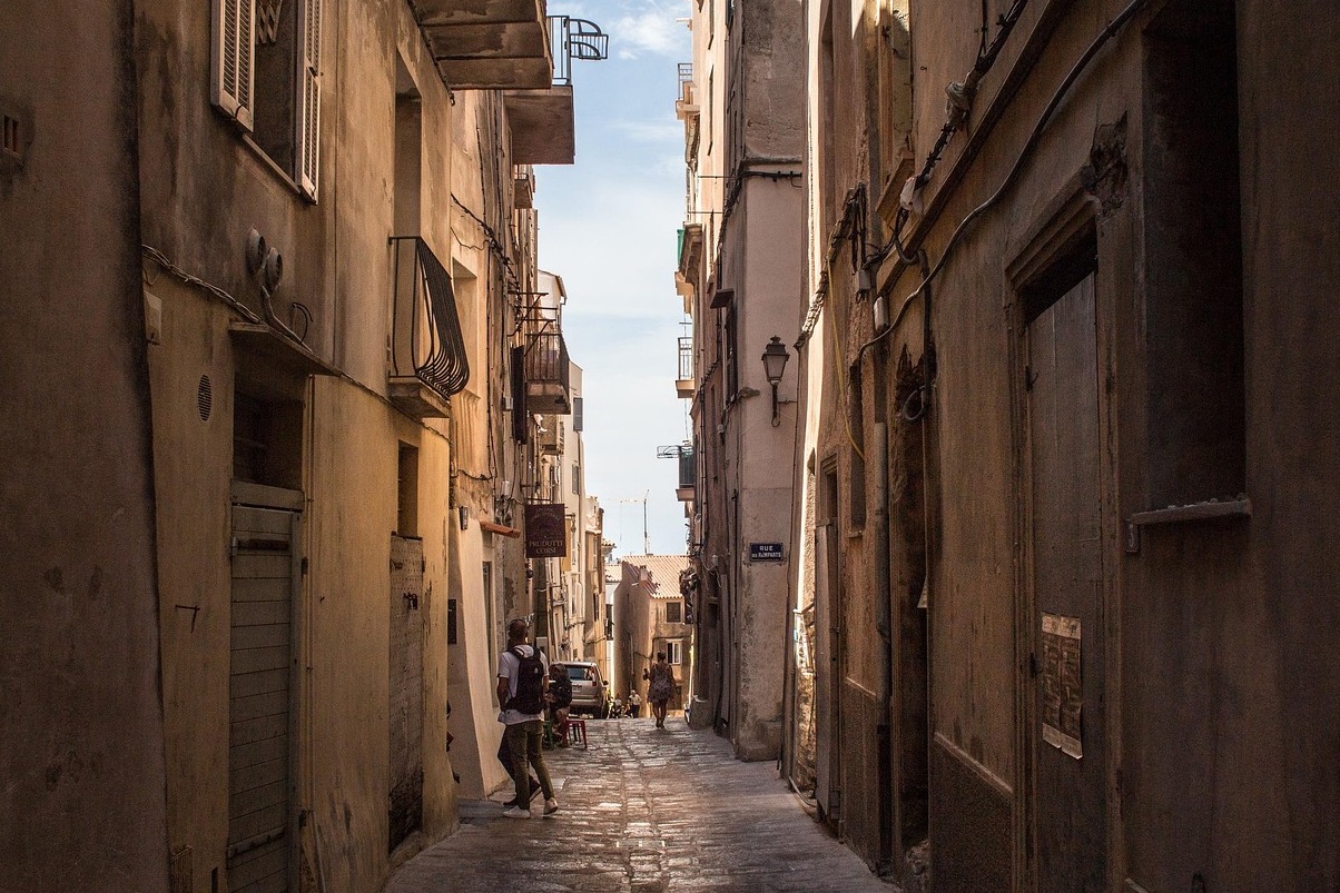 Бонфиакио Коссикийн арал дахь хамгийн эртний хот юм - Bonifacio | Secret World Trip Planner