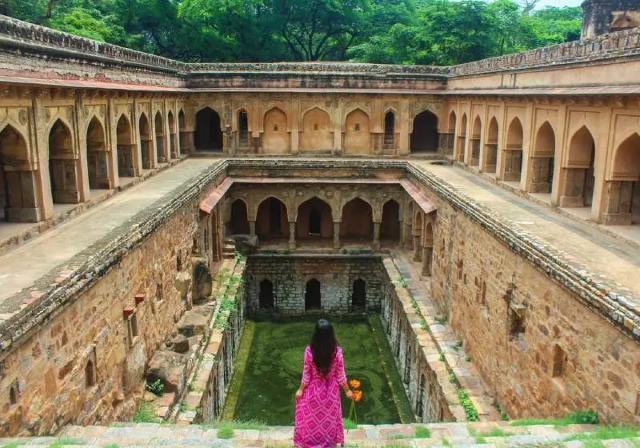 ರಾಜೋನ್ ಕಿ ಬಾವೊಲಿ - New Delhi | Secret World Trip Planner