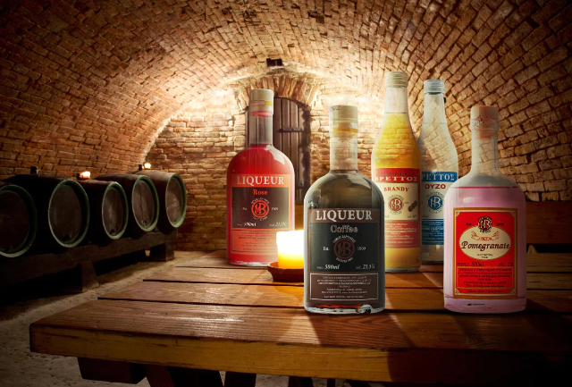 Plaka: Bar Brettos - Athina | Secret World Trip Planner