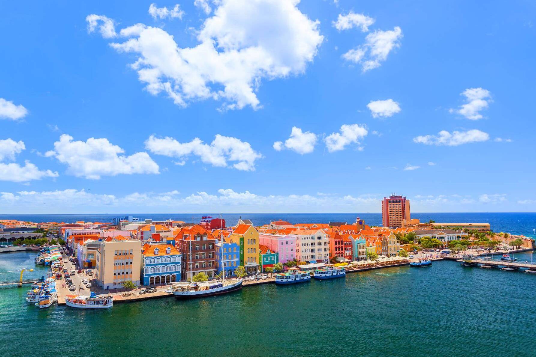 UNESCO / Willemstad ir Kirasao galvaspilsēta - Willemstad | Secret World Trip Planner