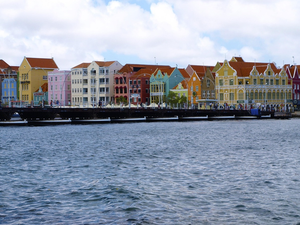 UNESCO / Willemstad ir Kirasao galvaspilsēta - Willemstad | Secret World Trip Planner