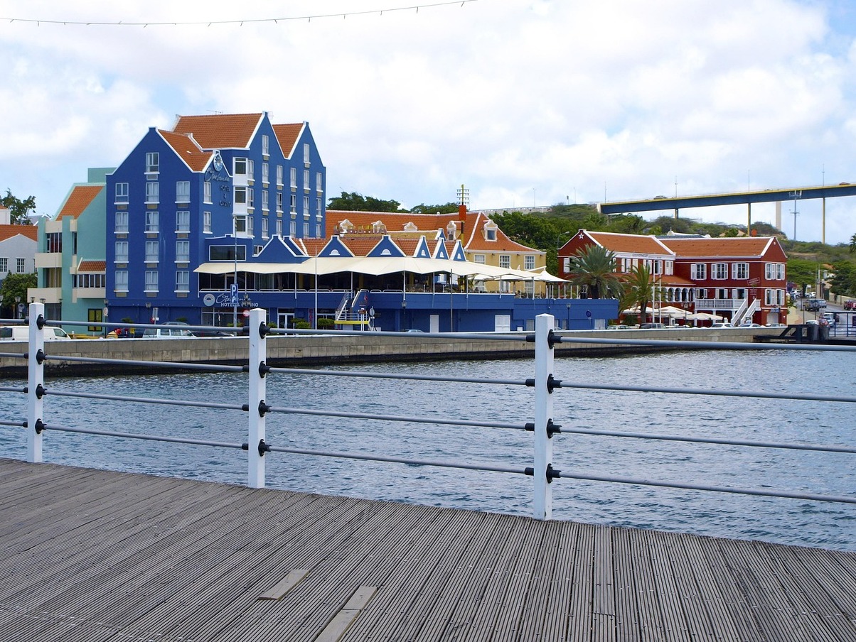 UNESCO / Willemstad ir Kirasao galvaspilsēta - Willemstad | Secret World Trip Planner