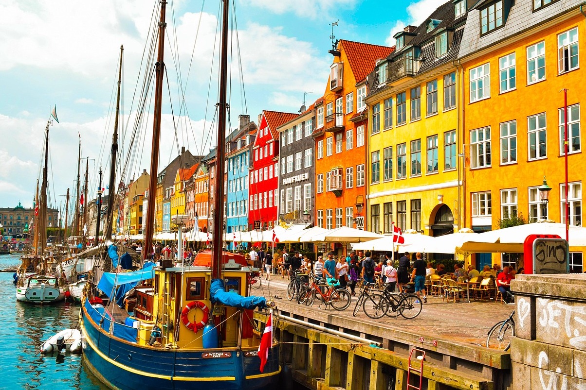 Το Nyhavn είναι μια όμορφη περιοχή λιμάνι στην Κοπεγχάγη - København | Secret World Trip Planner