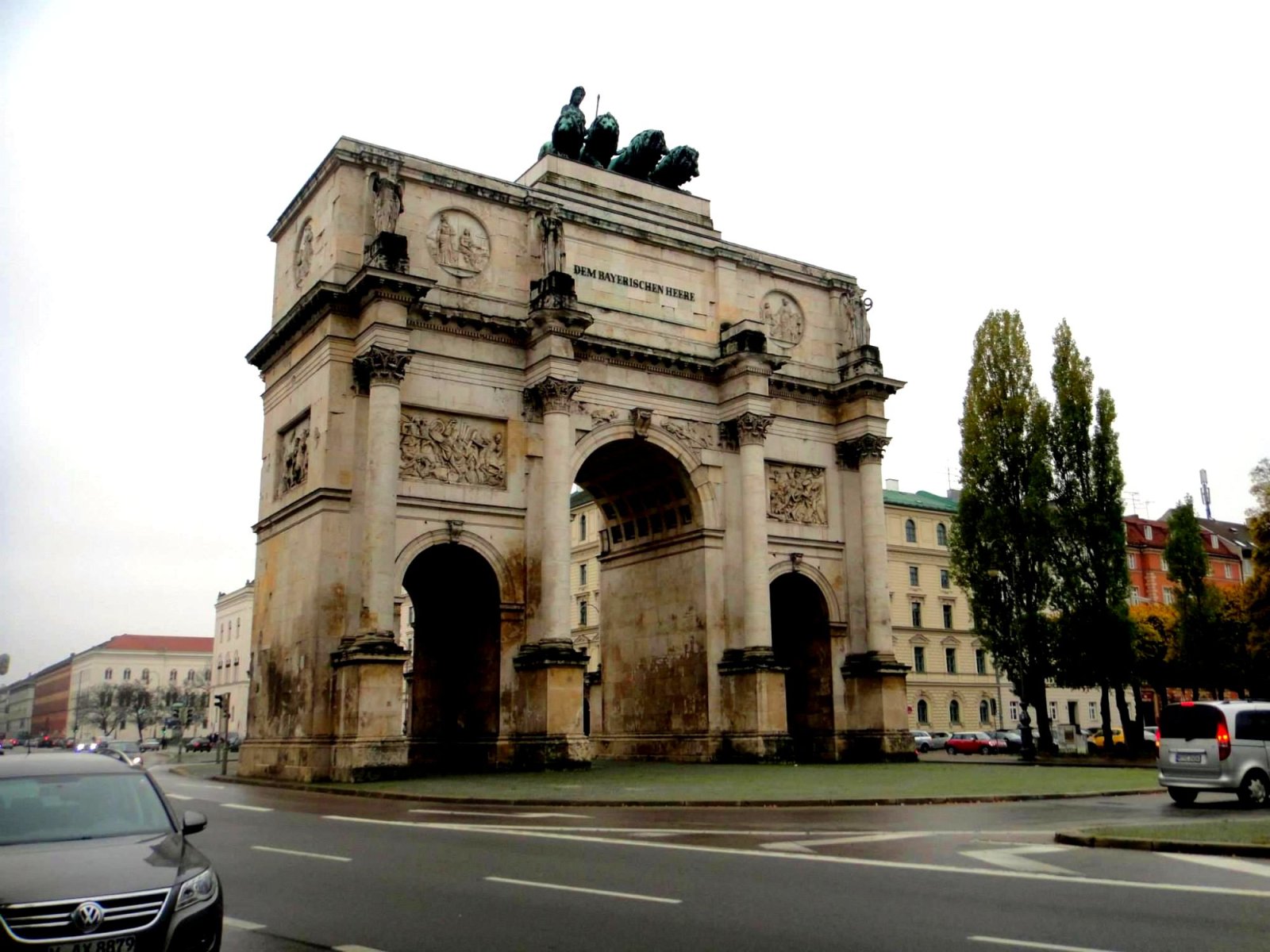 വിജയം ഗേറ്റ് അല്ലെങ്കിൽ Siegestor in Munich - München | Secret World Trip Planner