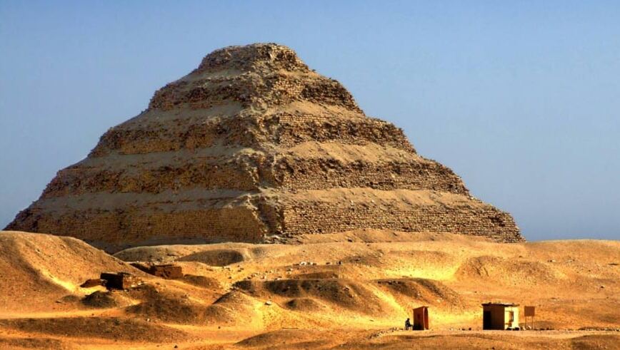 Pirâmide de Djoser:a primeira pirâmide construída no Egipto - Al Badrashin | Secret World Trip Planner