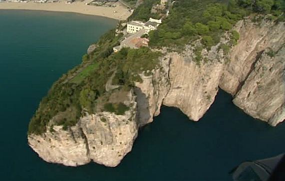 Sanctuarul Muntelui Despicat - Gaeta | Secret World Trip Planner