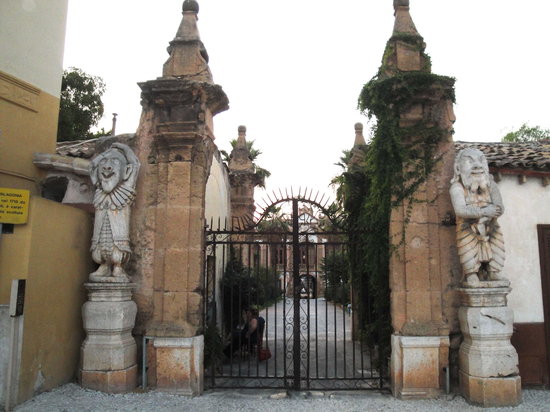 Villa Palagonia επίσης γνωστή ως Villa of Monsters