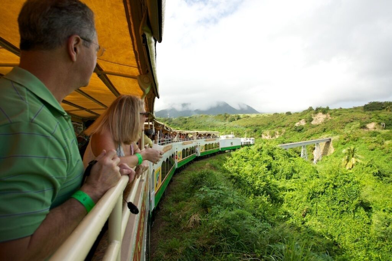 Kereta api pemandangan St Kitts