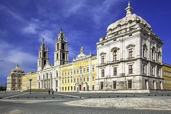 עיירה קטנה ויפה עם ארמון מפואר.  - Mafra | Secret World Trip Planner