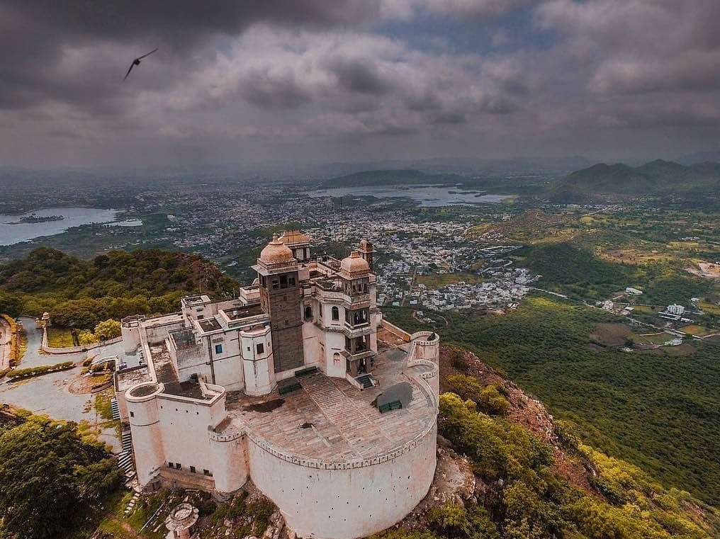 Rajasthan / Monsoon Palace: Palatul Sajjan Garh - Kodiyat | Secret World Trip Planner