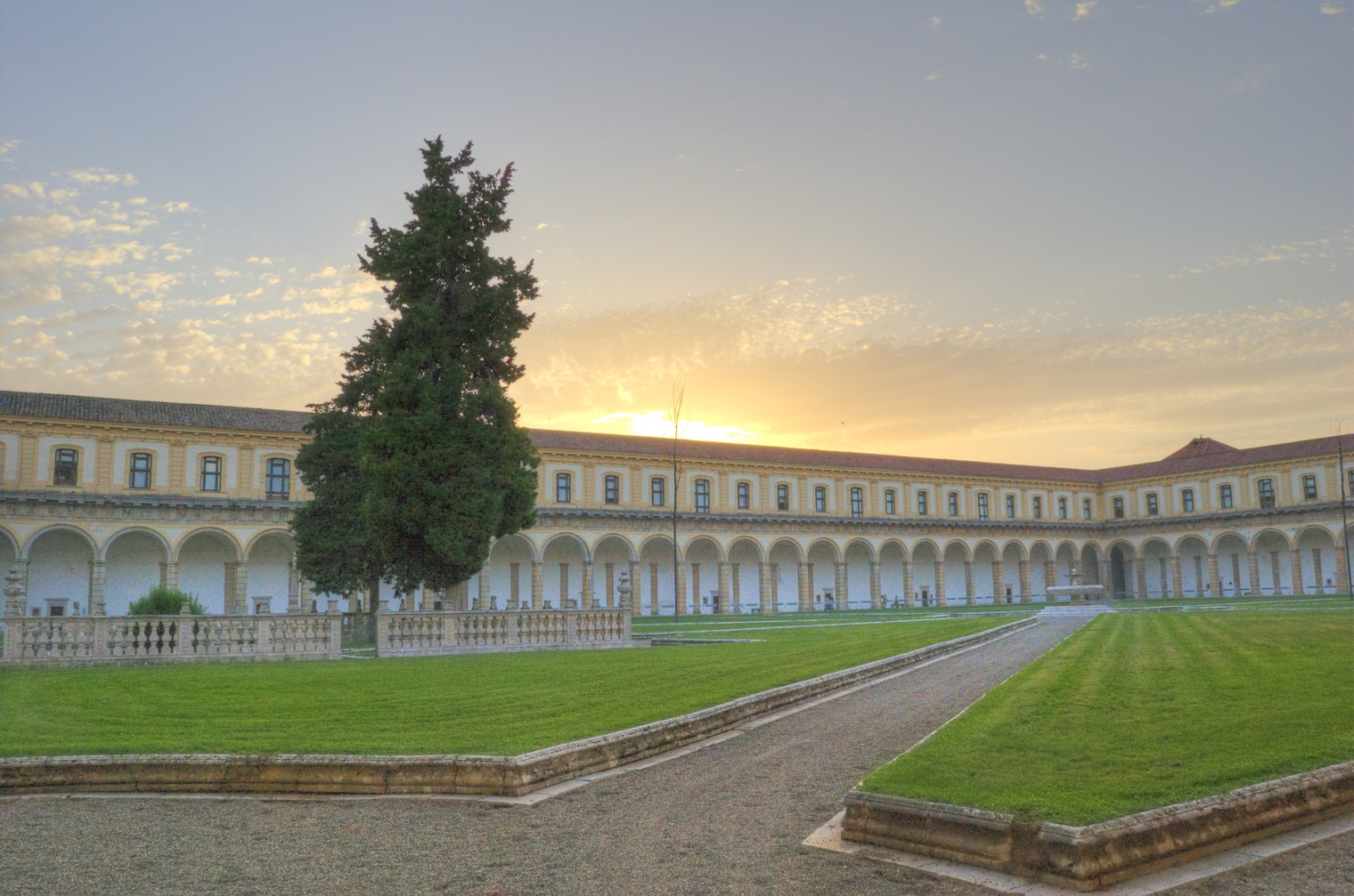 Certosa di Padula - ஒரு கட்டிடக்கலை அதிசயம் - Padula | Secret World Trip Planner