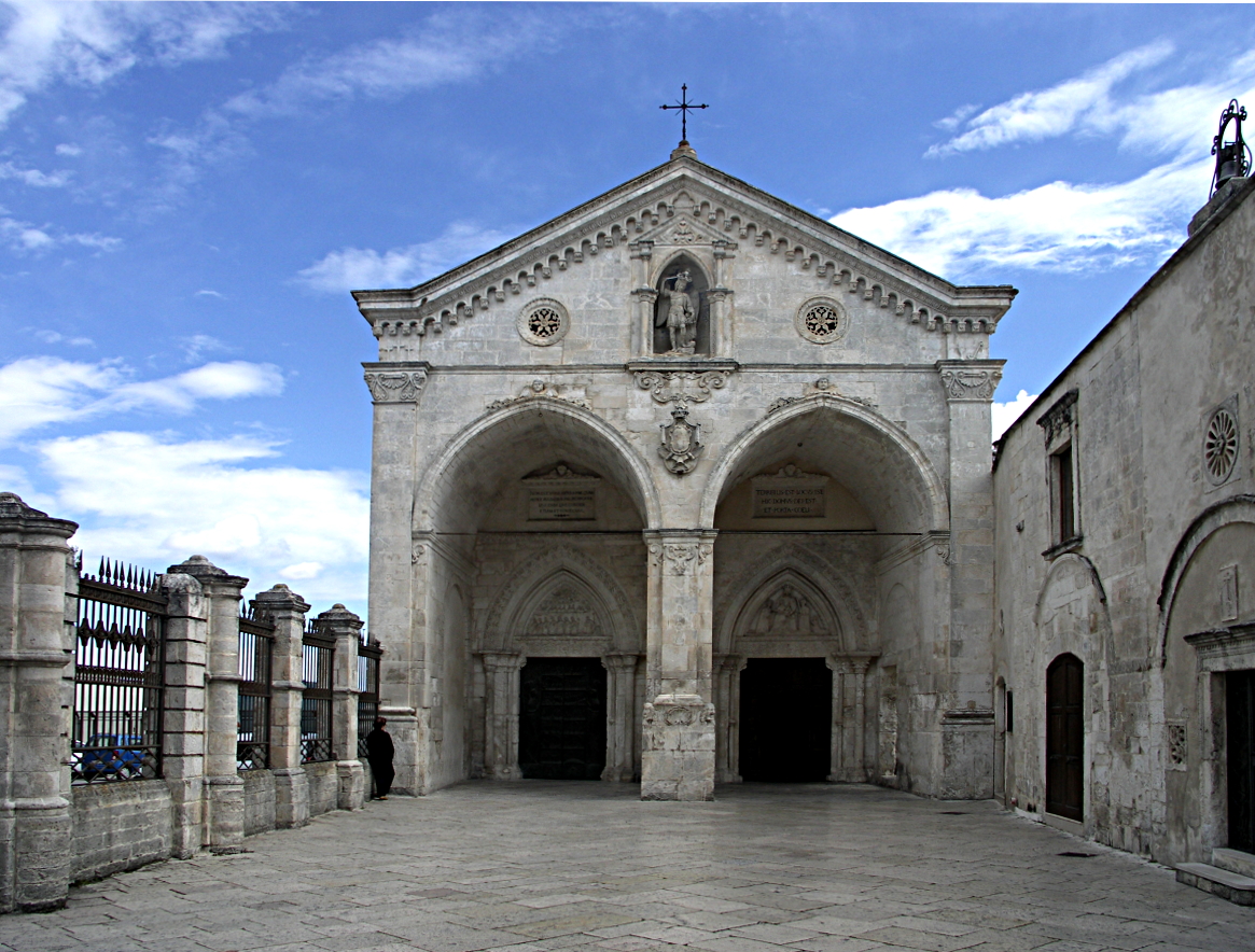 Shenjtorja e San Michele Arcangelo - Monte Sant'Angelo | Secret World Trip Planner