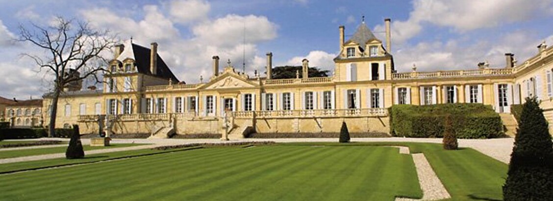 El castillo de Beychevelle - Saint-Julien-Beychevelle | Secret World Trip Planner