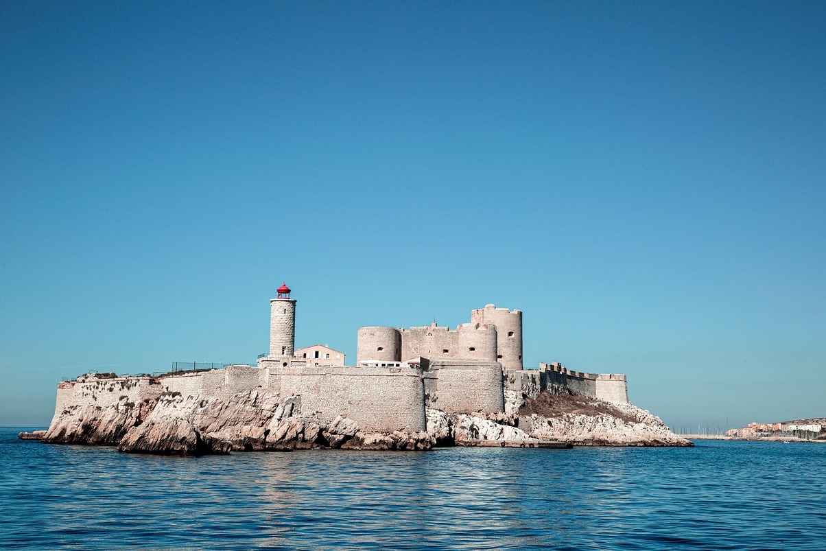 El castillo de Beychevelle - Saint-Julien-Beychevelle | Secret World Trip Planner