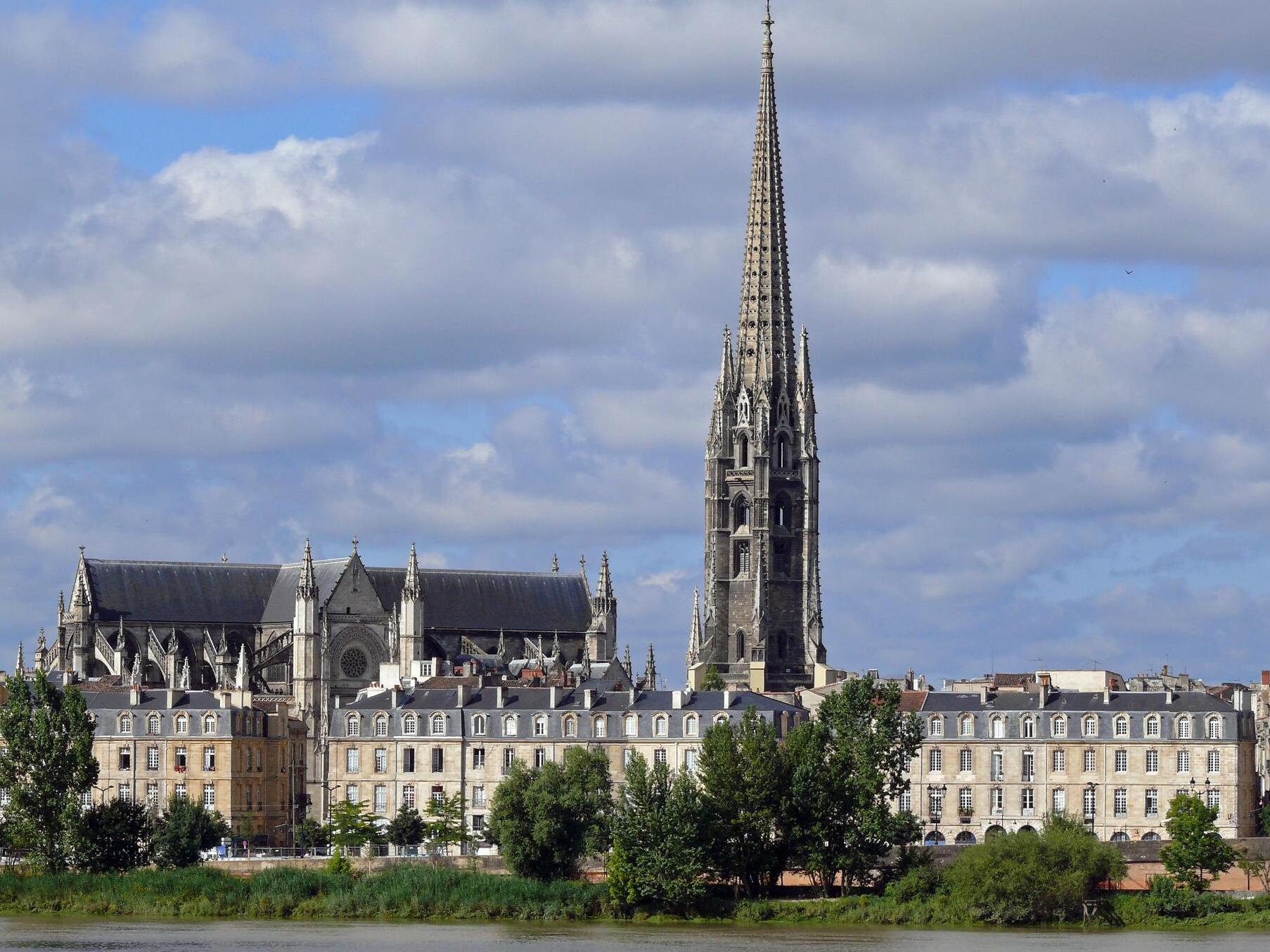Lumikha ng isang aklat” - Bordeaux | Secret World Trip Planner