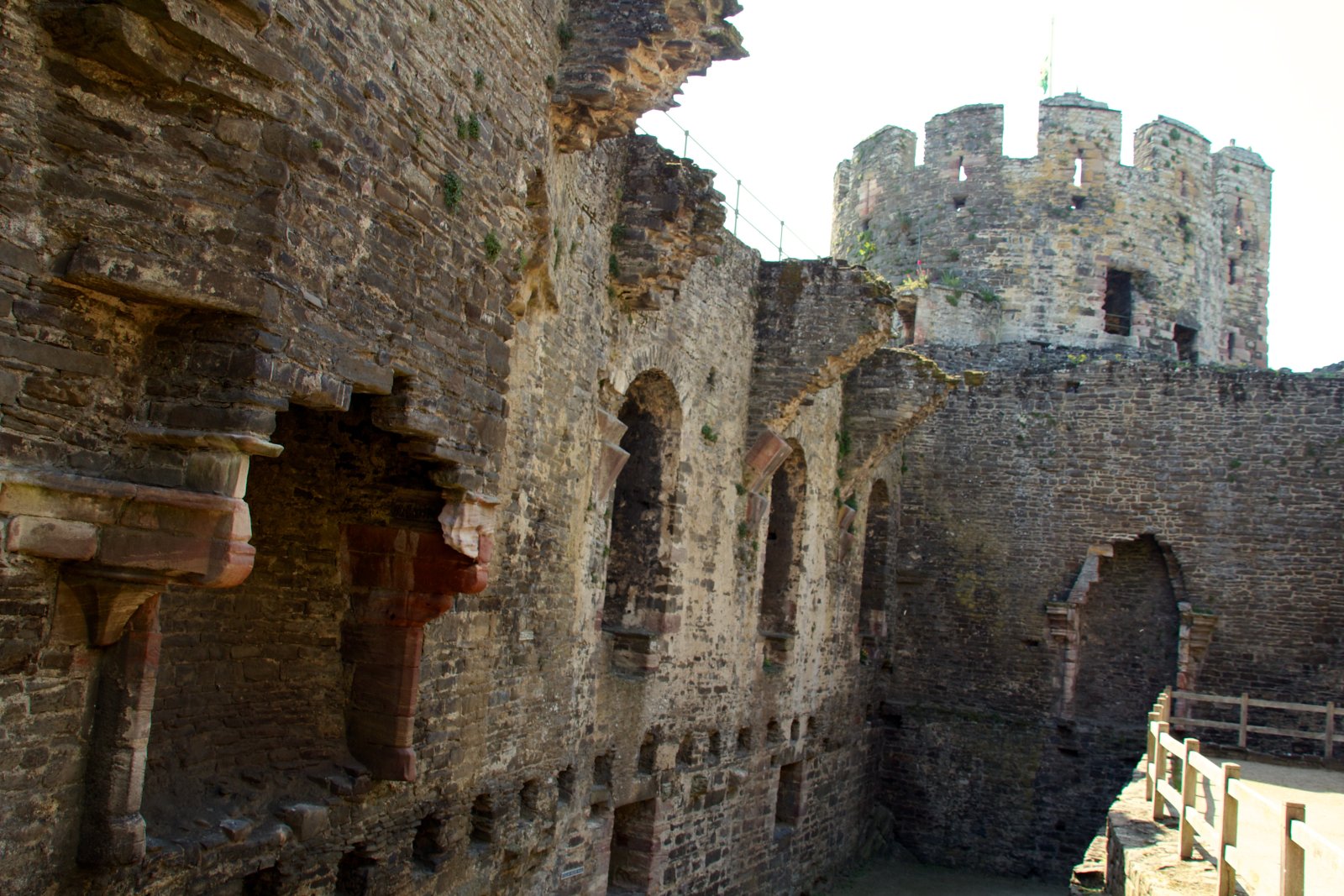 Замъкът Конви - Rose Hill St | Secret World Trip Planner