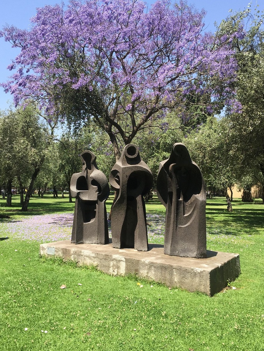 Wanita kami yang melarikan diri-Paskah di Sulmona - Sulmona | Secret World Trip Planner