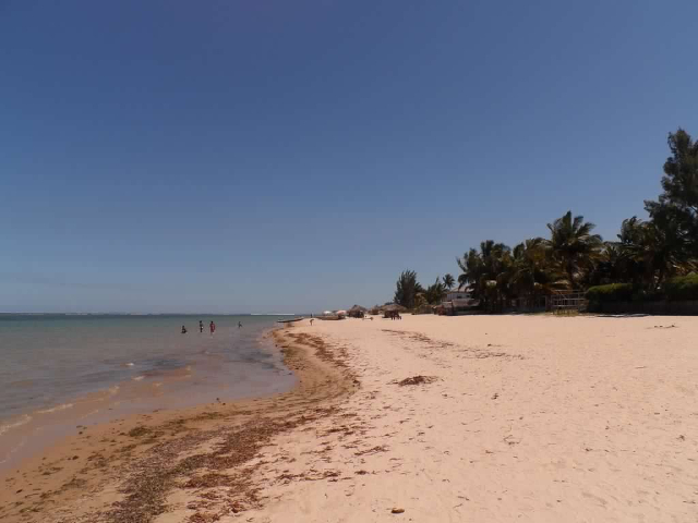 Praia de Foulpoint - Foul Poite | Secret World Trip Planner