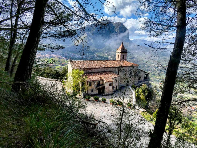 Осорхонаи Мария SS. аз Пьетрасанта - San Giovanni A Piro | Secret World Trip Planner