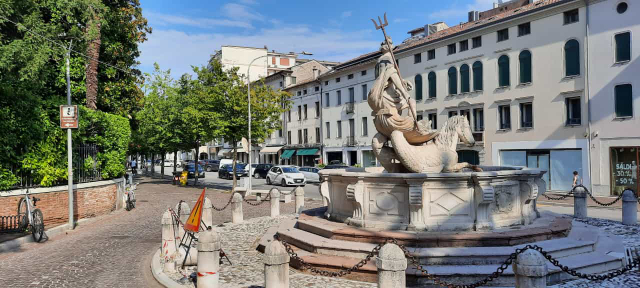 Chemchemi ya Neptune - Conegliano | Secret World Trip Planner