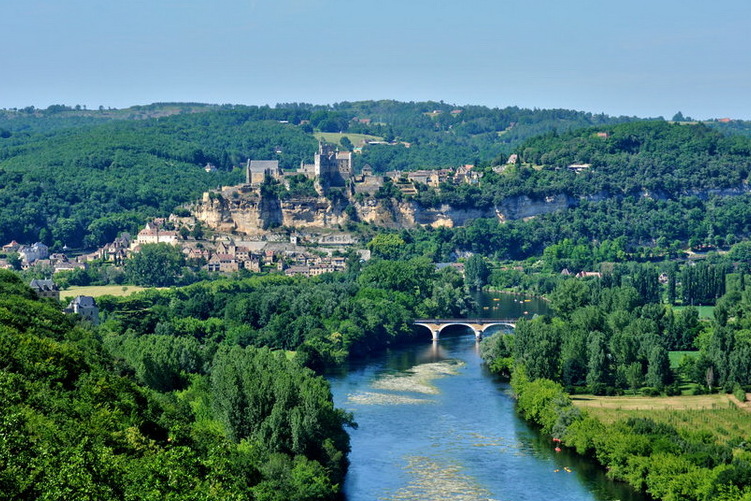 Домм-адна з самых прыгожых вёсак Францыі - Domme | Secret World Trip Planner