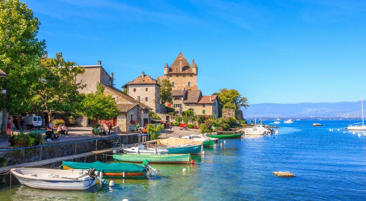 Ivoir, klasično srednjovjekovno selo s živahnom bojom - Yvoire | Secret World Trip Planner