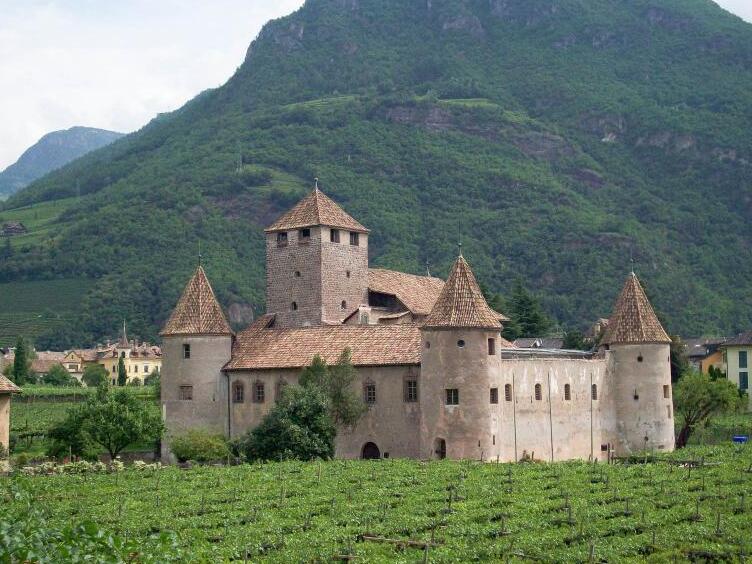 Maretsch Caisleán i Bolzano - Bolzano | Secret World Trip Planner