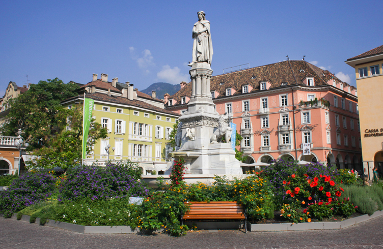 Piazza Walther, an absalóideach lár Bolzano - Bolzano | Secret World Trip Planner