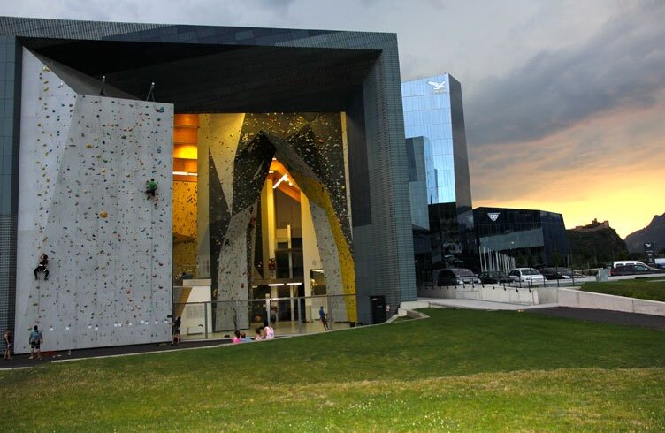 Ing Salewa Kotak gunung pendhaki kang ngimpi - Bolzano | Secret World Trip Planner