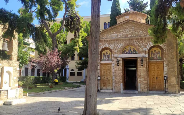 Klášter Petraki: Byzantská svatyně uprostřed aténského ruchu - Athina | Secret World Trip Planner