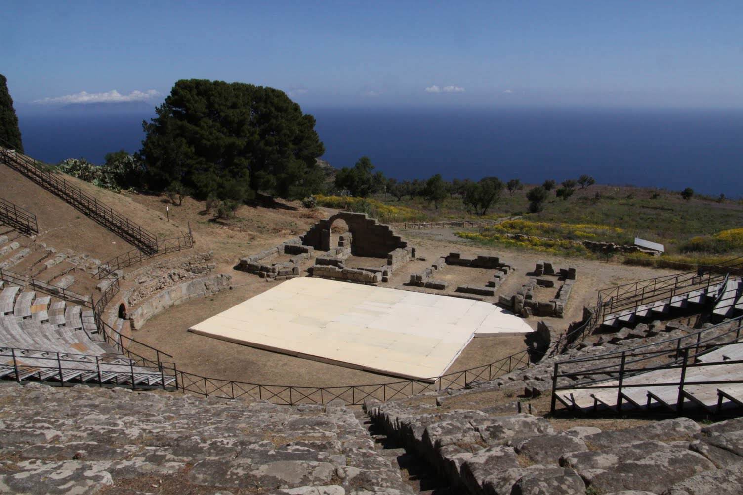 Théâtre gréco-romain de Tindari - Sicile - Tindari | Secret World Trip Planner