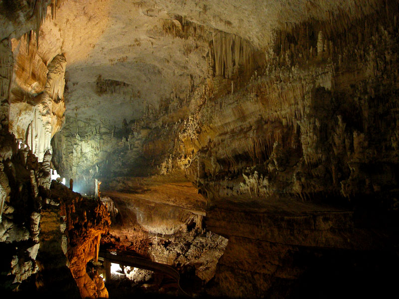 Jeita Grotto, a Gruta mais longa do Médio Oriente.  - Beirut | Secret World Trip Planner