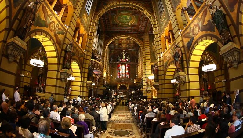 在Mosteiro de São Bento的格里高利圣歌 - São Paulo - SP | Secret World Trip Planner