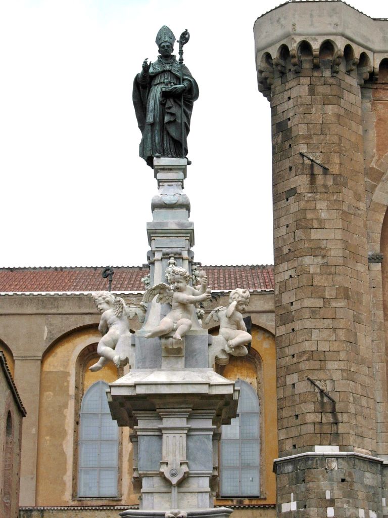 Obelisk lub iglica San Gennaro - Napoli | Secret World Trip Planner