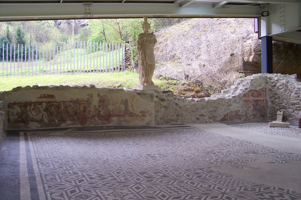 Val Camonica dan seni batu - Val Camonica | Secret World Trip Planner