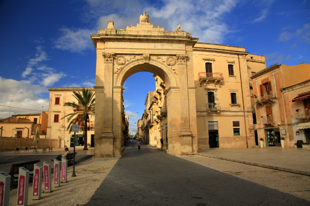 Qirollik darvozasi - Noto | Secret World Trip Planner