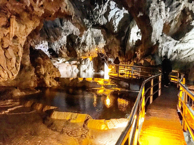 De merengrot van Kastria - Epar.Od. Sarantapichou - Idaton Stigos | Secret World Trip Planner