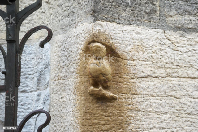 con cú ma thuật - Dijon | Secret World Trip Planner